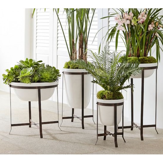 PLANTER WITH STAND